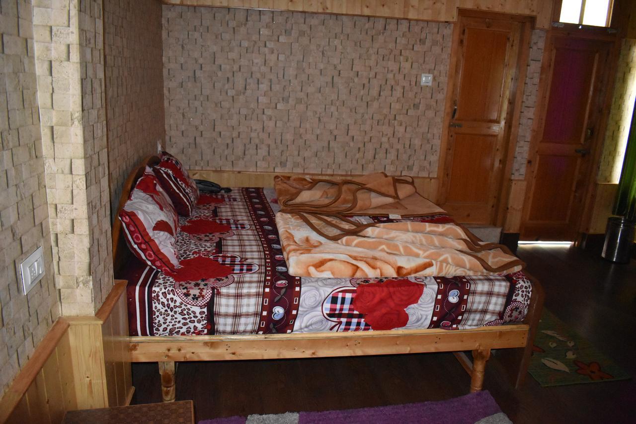 White House Kasol Hotell Eksteriør bilde