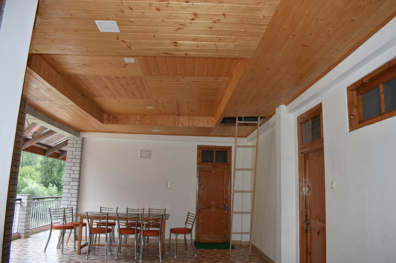 White House Kasol Hotell Eksteriør bilde